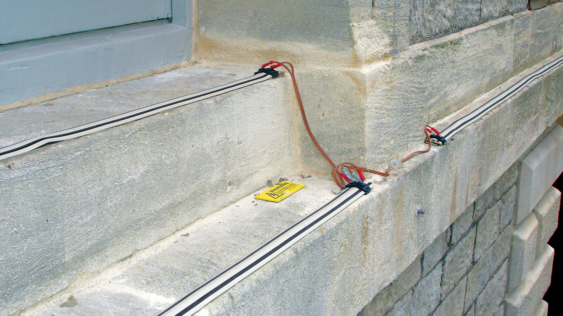 Elektrosystem zur Taubenabwehr