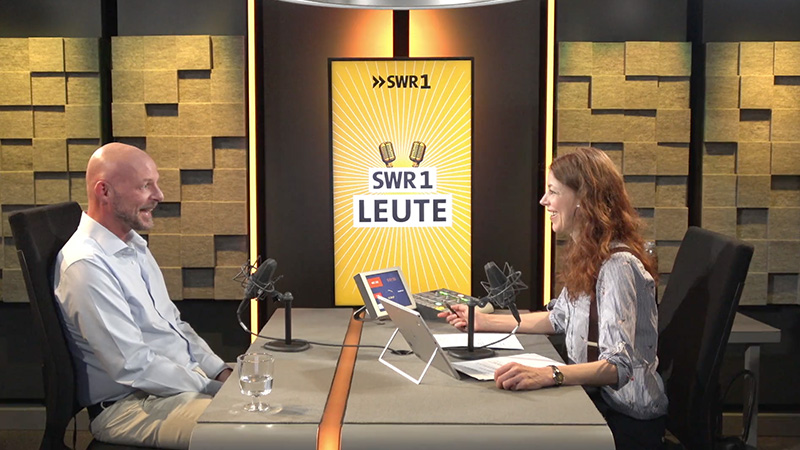 Herr Fleschhut sitzt in einem Interview bei SWR 1 Leute